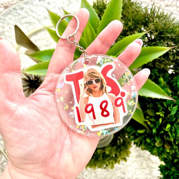 Taylor Swift Acrylic Keychain - Picture 3 of 4